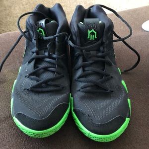 Kyrie Irving Youth Basketball Shoes
